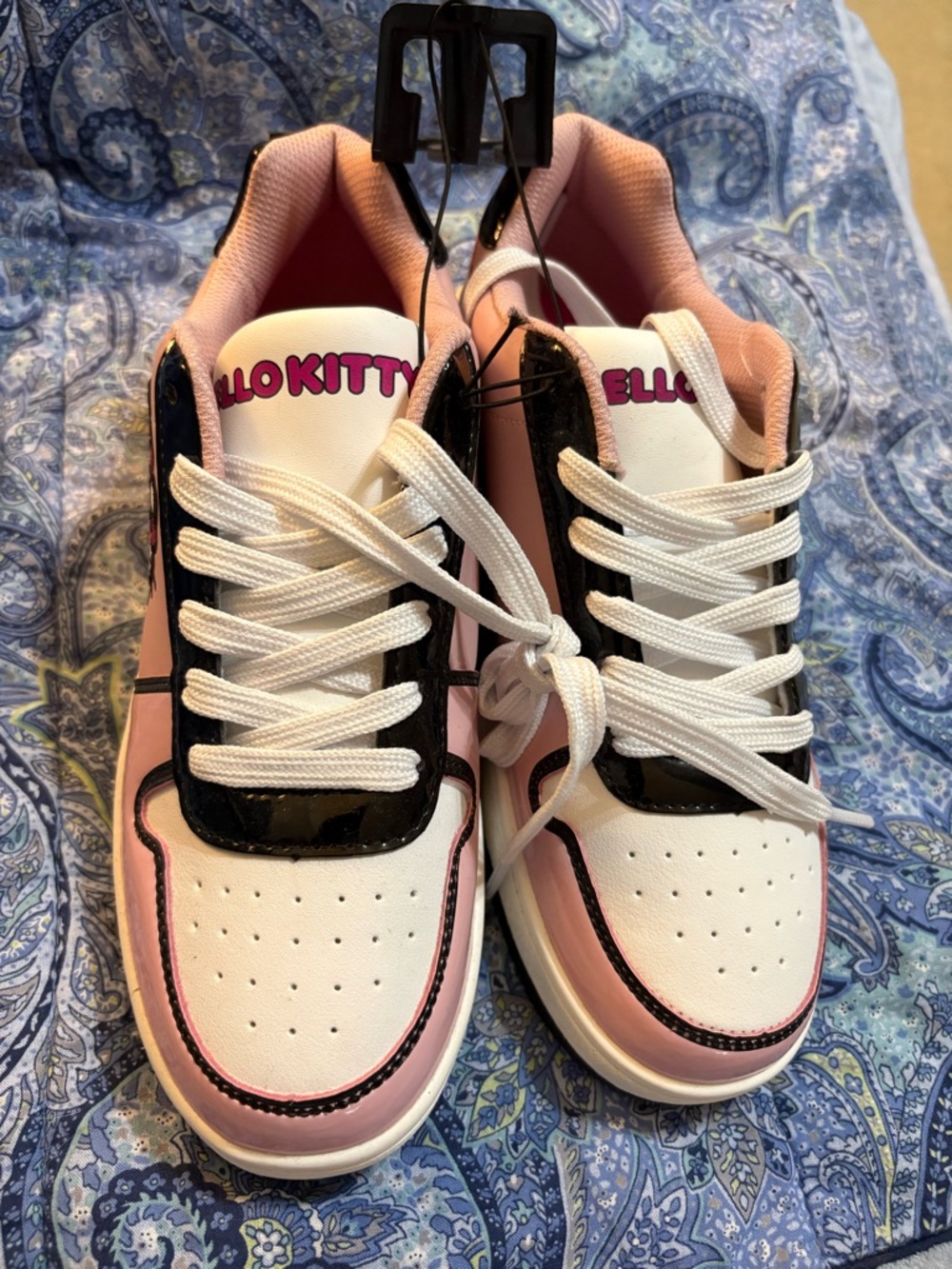 Hello Kitty Pink Sneakers Women’s 9 NWT - Picture 2 of 7